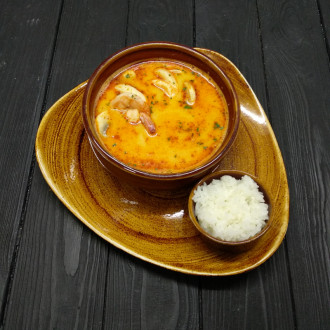 Тайський суп Том Ям з морепродуктами